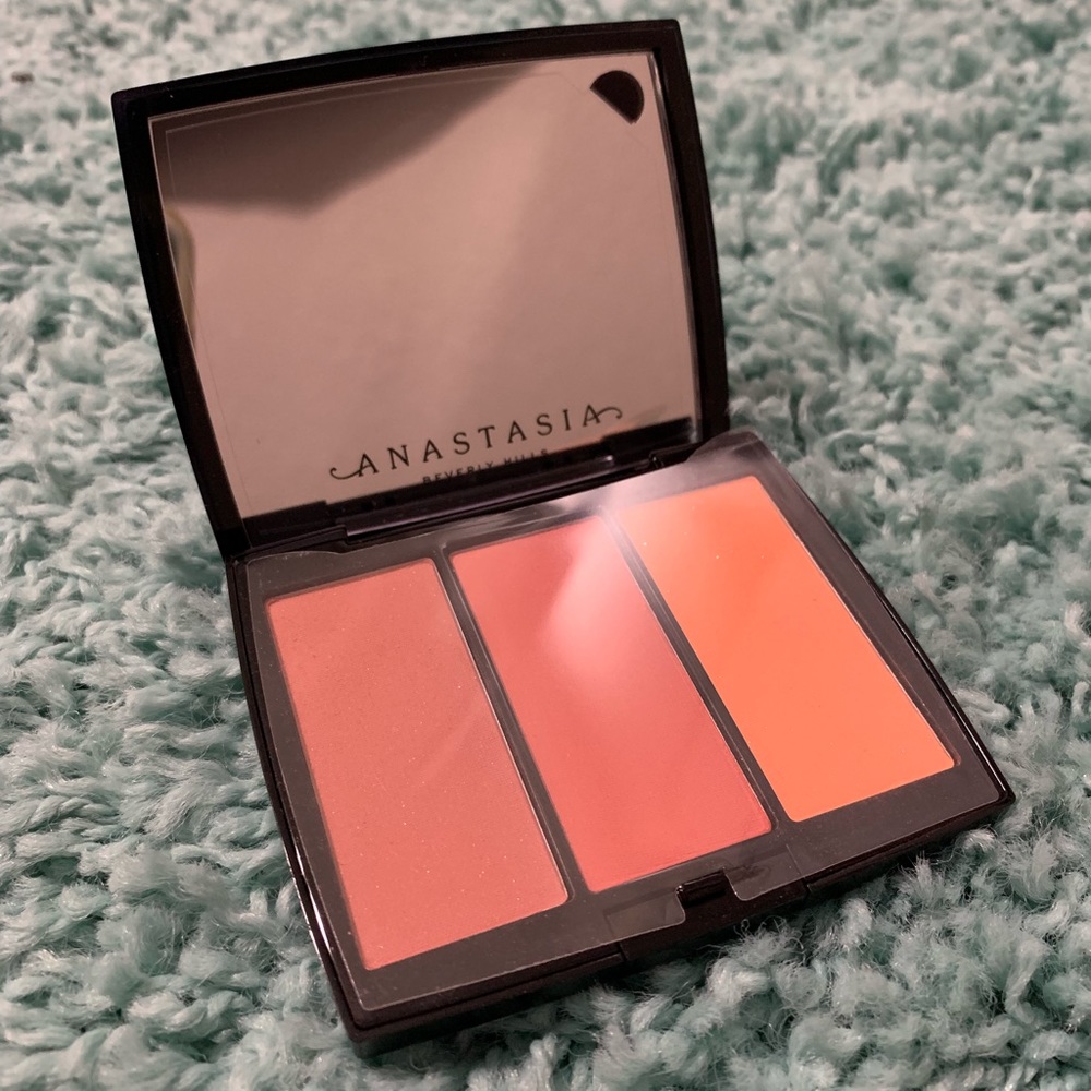 Brand New ABH Lovely Peach blush trio